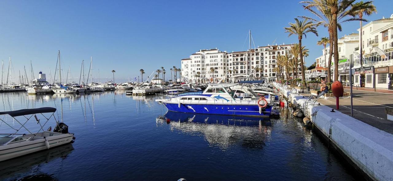 Puerto De La Duquesa Sea Views Apartment