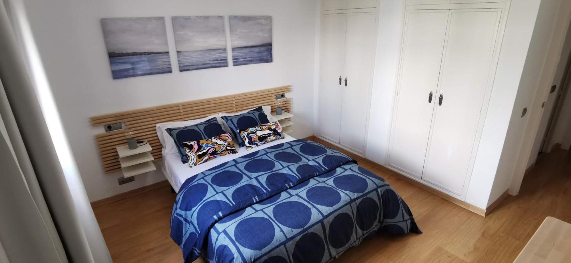 Puerto De La Duquesa Sea Views Apartment
